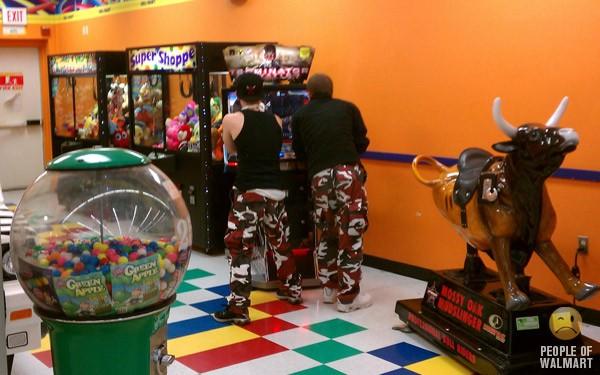 pessoas esquisitas em supermercado 3