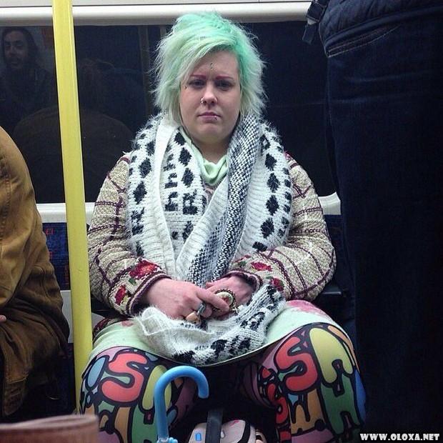 pessoas esquisitas no metrô (15)