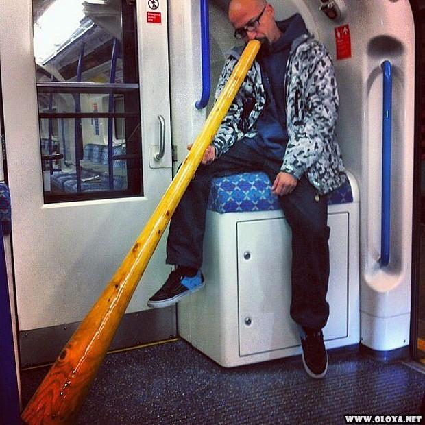 pessoas esquisitas no metrô (17)