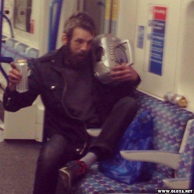 pessoas esquisitas no metrô (18)