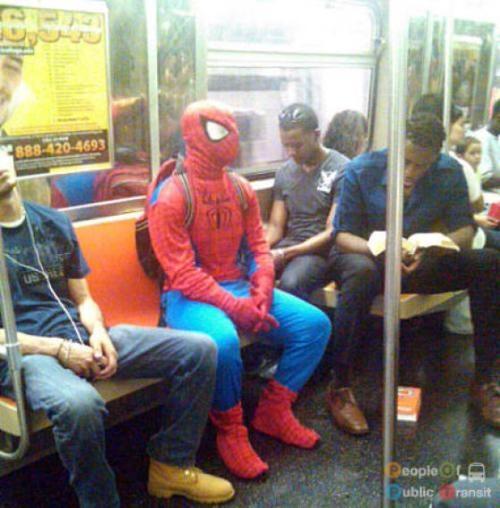 pessoas bizarras em metrô (19)