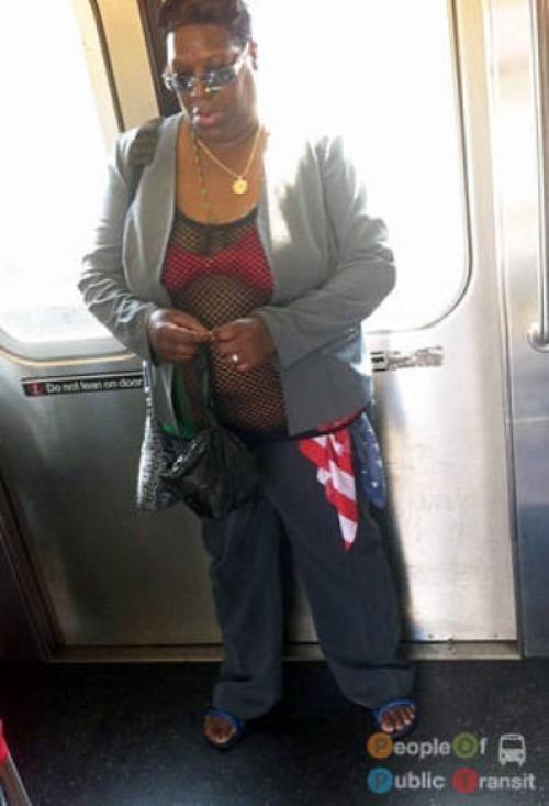 pessoas bizarras em metrô (21)