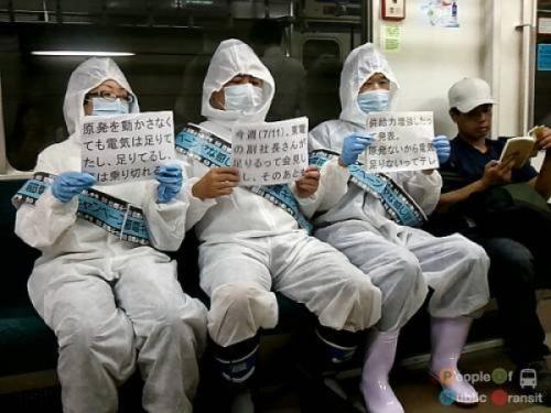 pessoas bizarras em metrô (23)