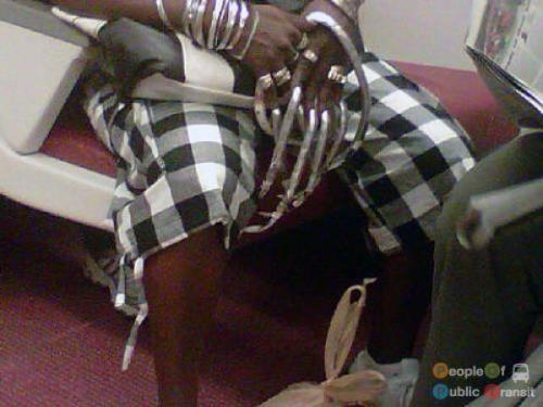 pessoas bizarras em metrô (26)