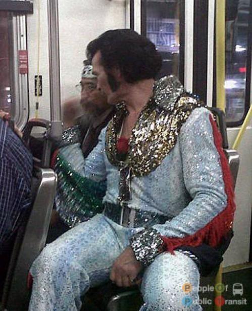pessoas bizarras em metrô (28)