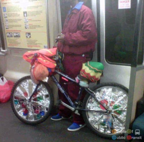 pessoas bizarras em metrô (30)