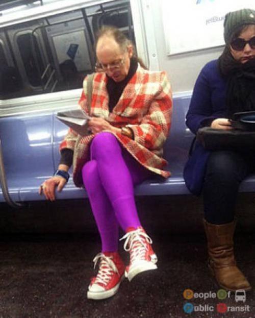 pessoas bizarras em metrô (6)