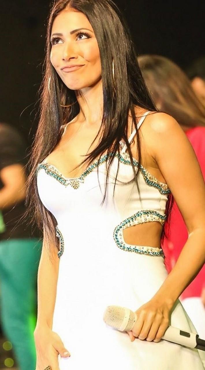 Confira mais fotos da Simaria Mendes nua e sensual: