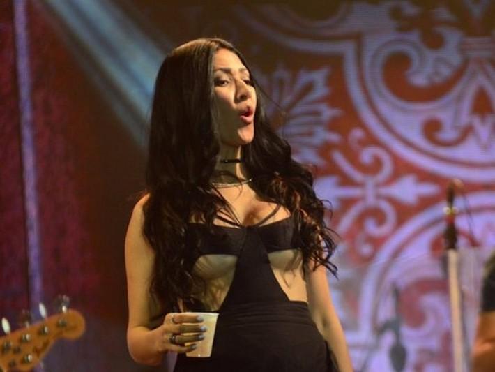 simaria peitos de fora 2