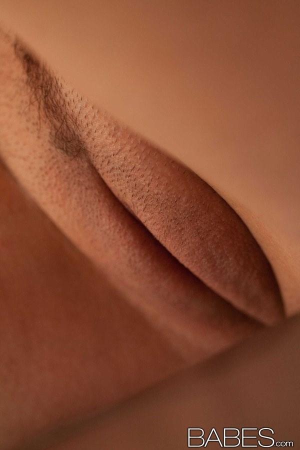 Gata muito gostosa com uma carinha de safada top.