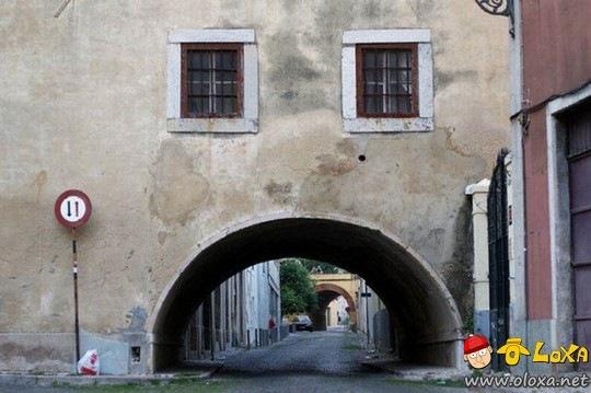 A casa tá te olhando — e não gostou do seu look.