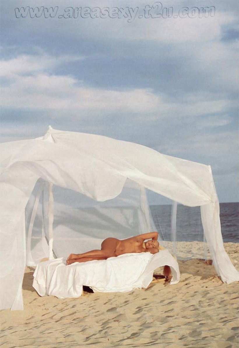 Playboy Abril 1998 Carla Perez 29 fotos 7